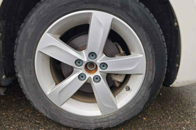 Used Volkswagen Santana 2015 1.6L Manual Comfort Edition Right Front Wheel Hub