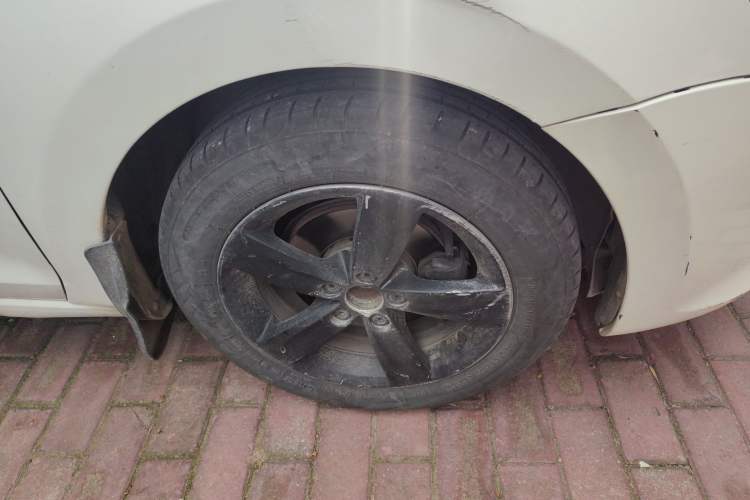 Used Volkswagen Santana 2015 1.6L Automatic Comfort Edition Right Front Wheel Hub