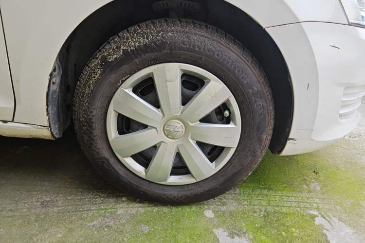 Used Volkswagen Santana 2015 1.6L Manual Fashion Edition Right Front Wheel Hub