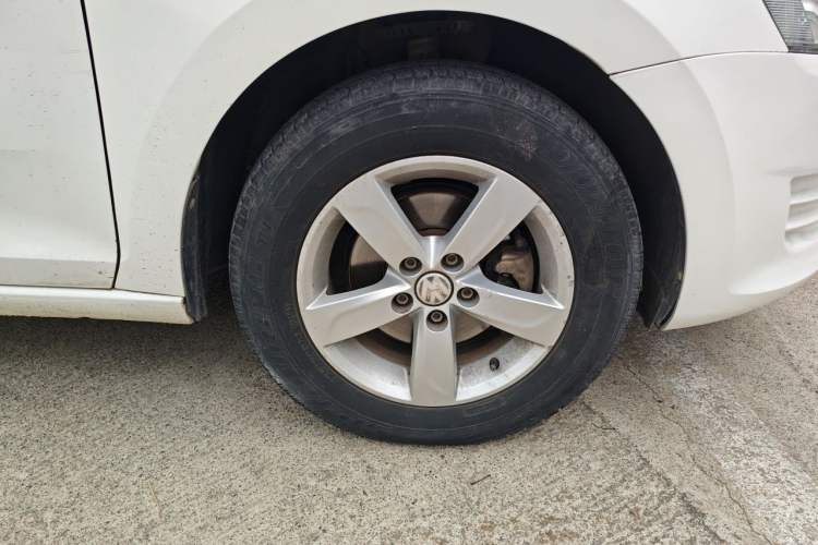Used Volkswagen Santana 2015 1.4L Manual Fashion Edition Right Front Wheel Hub