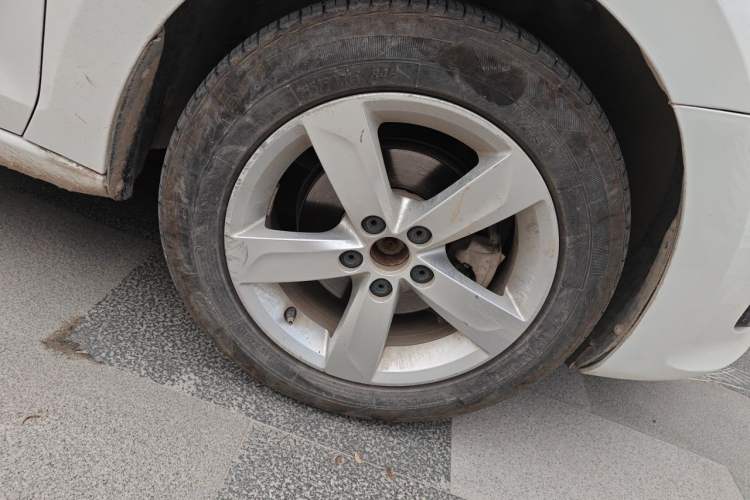 Used Volkswagen Santana 2015 1.6L Manual Comfort Edition Right Front Wheel Hub