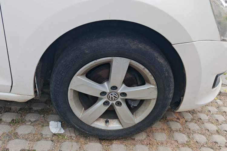 Used Volkswagen Santana 2015 1.6L Manual Comfort Edition Right Front Wheel Hub
