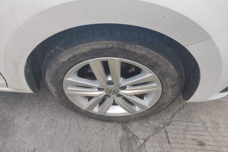 Used Volkswagen Santana 2015 Haval H6 1.6L Automatic Comfort Model Right Front Wheel Hub