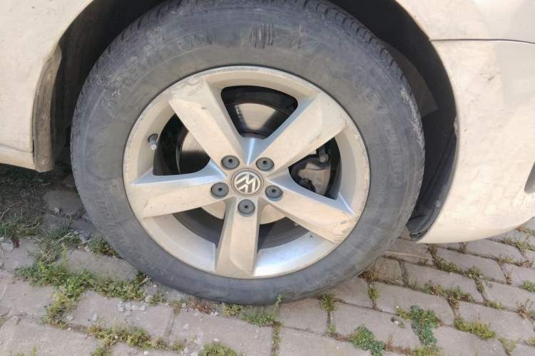 Used Volkswagen Santana 2015 1.4L Manual Comfort Edition Right Front Wheel Hub