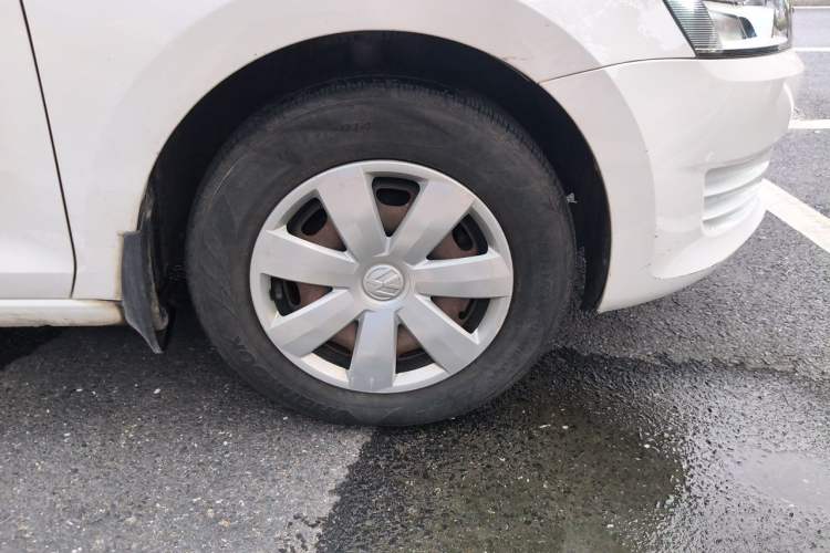 Used Volkswagen Santana 2015 1.4L Manual Fashion Edition Right Front Wheel Hub