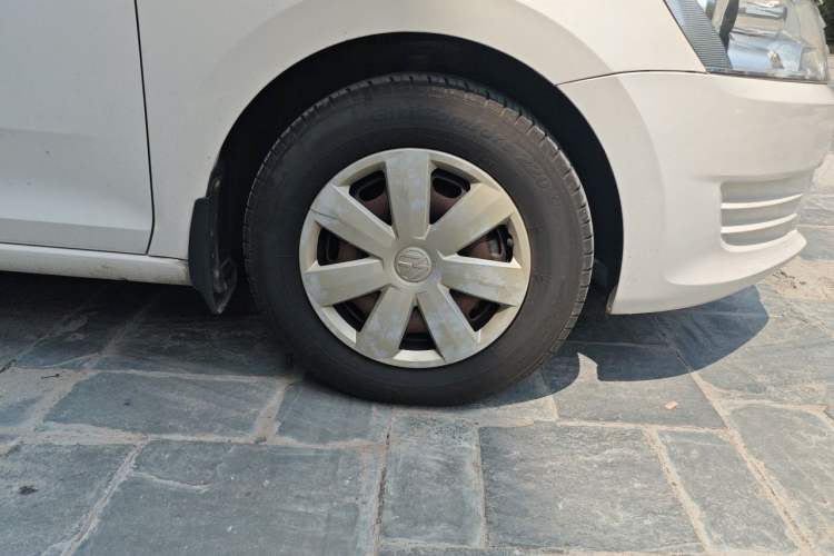 Used Volkswagen Santana 2015 1.6L Automatic Fashion Edition Right Front Wheel Hub