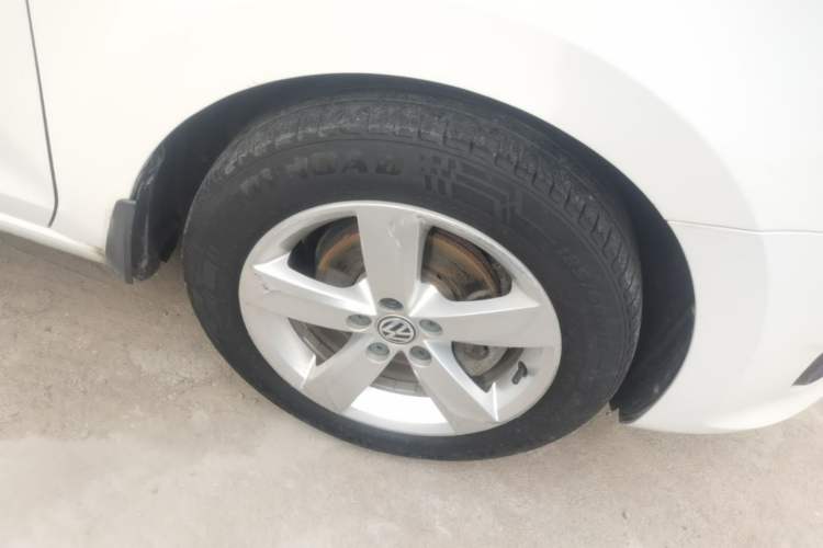 Used Volkswagen Santana 2015 1.6L Automatic Comfort Edition Right Front Wheel Hub