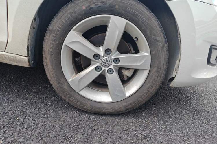 Used Volkswagen Santana 2015 1.6L Automatic Comfort Edition Right Front Wheel Hub