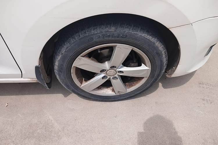 Used Volkswagen Santana 2015 1.6L Manual Comfort Edition Right Front Wheel Hub