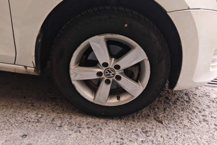 Used Volkswagen Santana 2015 1.6L Manual Fashion Edition Right Front Wheel Hub