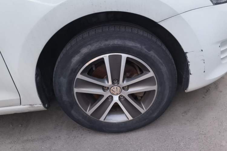 Used Volkswagen Santana 2015 1.6L Automatic Fashion Edition Right Front Wheel Hub