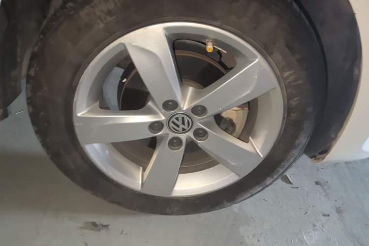 Used Volkswagen Santana 2015 1.4L Manual Comfort Edition Right Front Wheel Hub