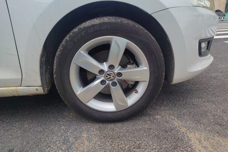 Used Volkswagen Santana 2015 1.4L Manual Comfort Edition Right Front Wheel Hub