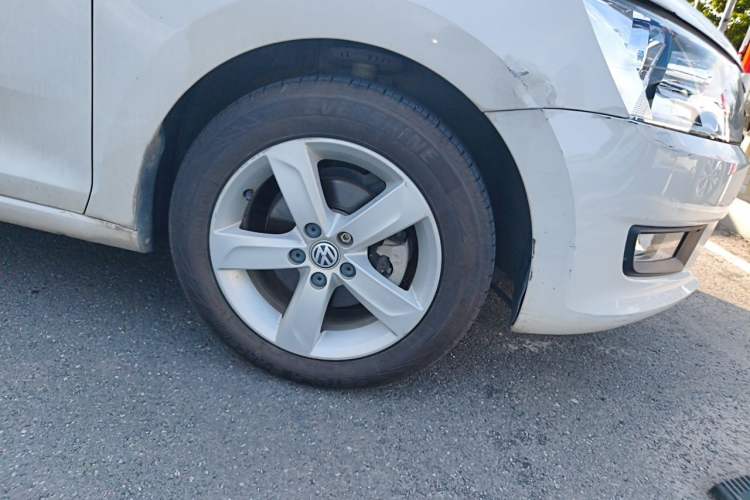 Used Volkswagen Santana 2015 1.6L Manual Fashion Edition Right Front Wheel Hub