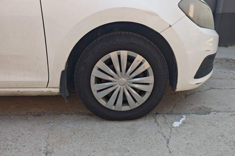 Used Volkswagen Santana 2015 1.6L Manual Fashion Edition Right Front Wheel Hub