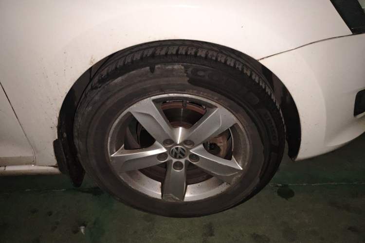 Used Volkswagen Santana 2015 1.6L Automatic Comfort Edition Right Front Wheel Hub