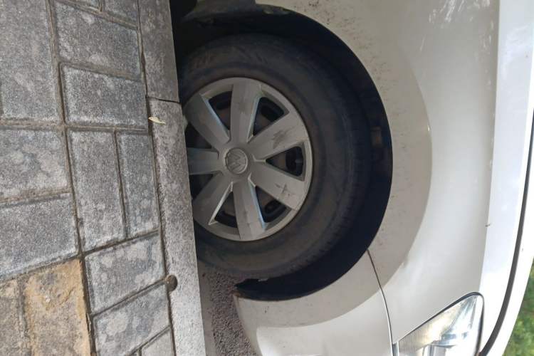 Used Volkswagen Santana 2015 HaoNa 1.6L Manual Fashion Edition Right Front Wheel Hub