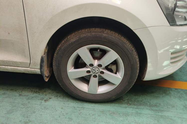 Used Volkswagen Santana 2015 1.6L Manual Fashion Edition Right Front Wheel Hub