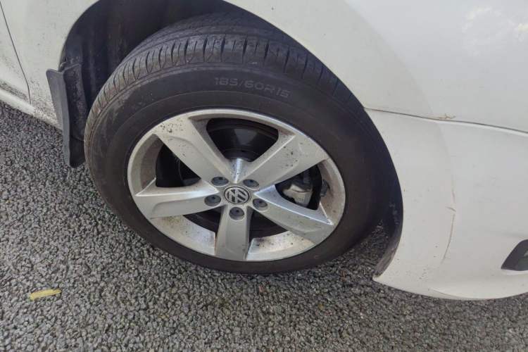 Used Volkswagen Santana 2015 1.6L Manual Comfort Edition Right Front Wheel Hub