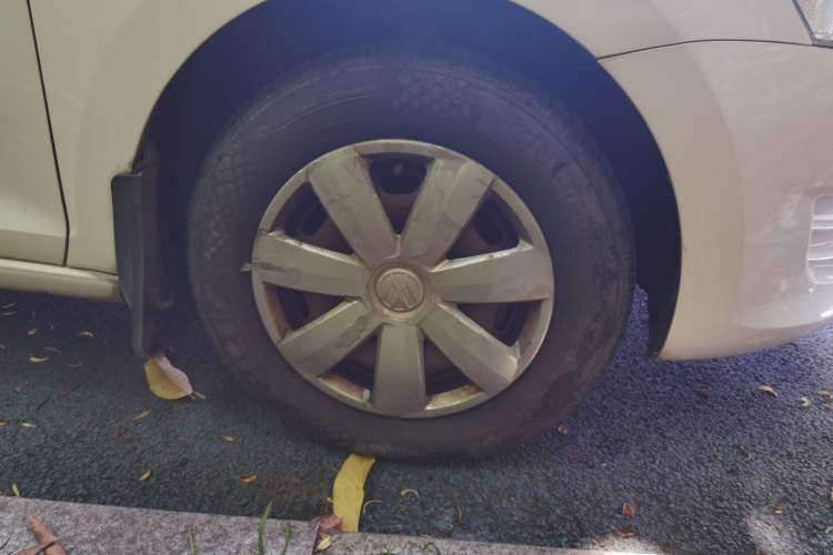 Used Volkswagen Santana 2015 1.6L Automatic Fashion Edition Right Front Wheel Hub