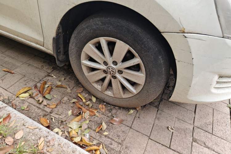 Used Volkswagen Santana 2015 1.6L Manual Fashion Edition Right Front Wheel Hub