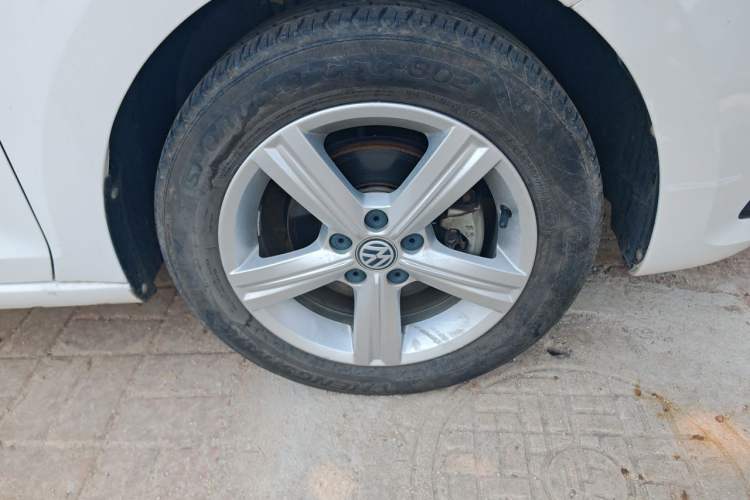 Used Volkswagen Santana 2015 HaoNa 1.6L Manual Fashion Edition Right Front Wheel Hub