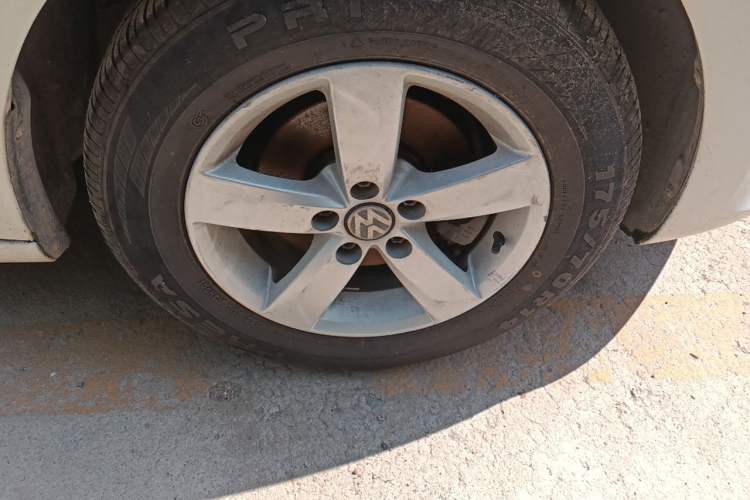 Used Volkswagen Santana 2015 1.6L Manual Fashion Edition Right Front Wheel Hub