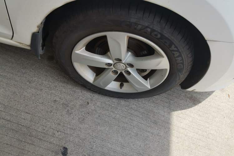 Used Volkswagen Santana 2015 1.6L Automatic Comfort Edition Right Front Wheel Hub