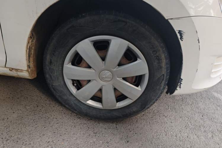Used Volkswagen Santana 2015 1.6L Manual Fashion Edition Right Front Wheel Hub