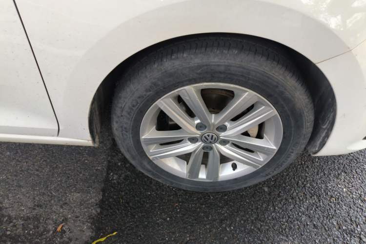 Used Volkswagen Santana 2015 Haval H6 1.6L Automatic Comfort Model Right Front Wheel Hub