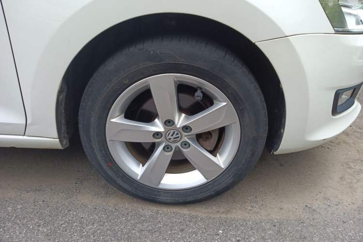Used Volkswagen Santana 2015 1.6L Manual Comfort Edition Right Front Wheel Hub