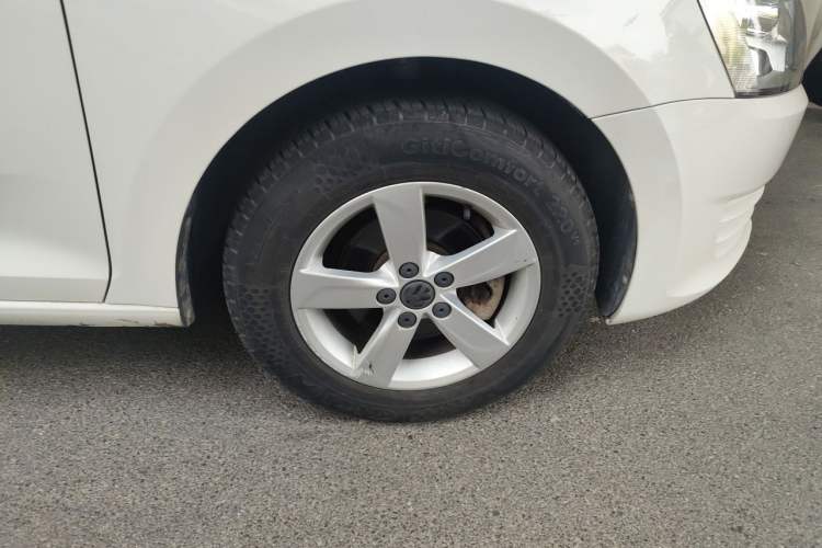 Used Volkswagen Santana 2015 1.6L Manual Fashion Edition Right Front Wheel Hub