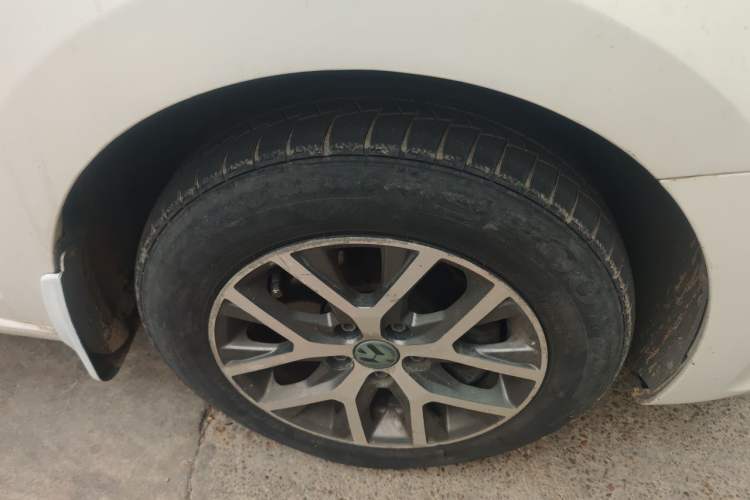 Used Volkswagen Santana 2015 1.4L Manual Fashion Edition Right Front Wheel Hub