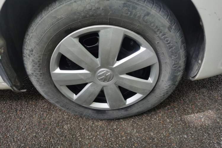 Used Volkswagen Santana 2015 1.6L Manual Fashion Edition Right Front Wheel Hub