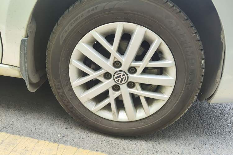 Used Volkswagen Santana 2015 1.6L Manual Fashion Edition Right Front Wheel Hub