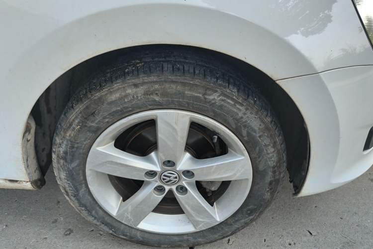 Used Volkswagen Santana 2015 1.6L Manual Comfort Edition Right Front Wheel Hub
