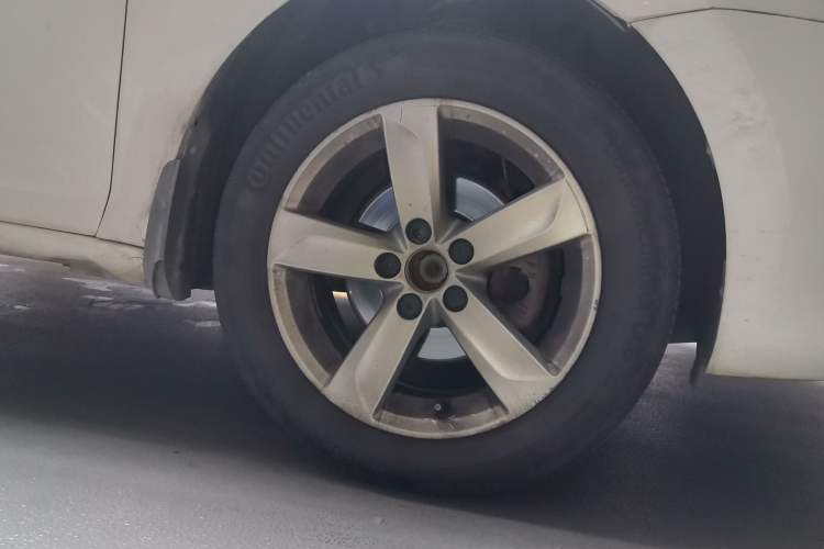 Used Volkswagen Santana 2015 1.6L Manual Comfort Edition Right Front Wheel Hub