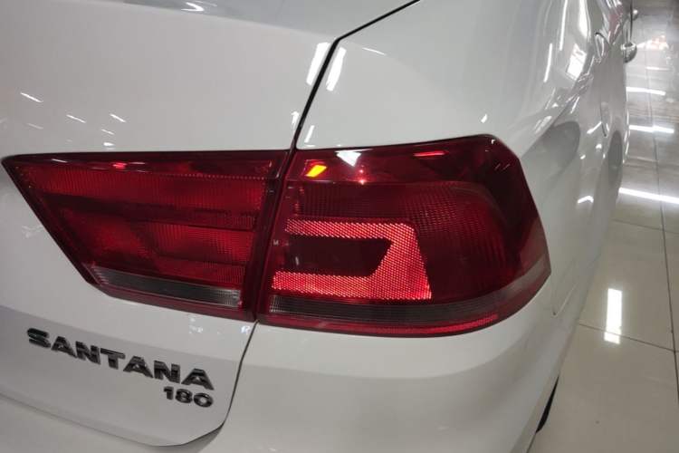 Used Volkswagen Santana 2015 1.6L Automatic Comfort Edition Right Rear Taillight