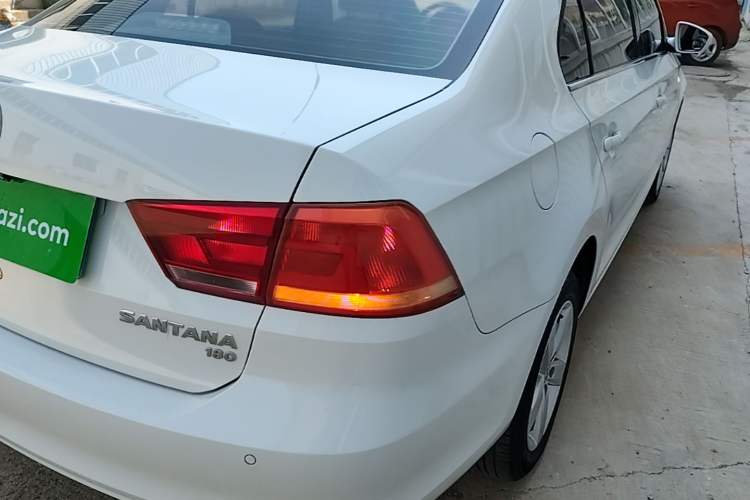 Used Volkswagen Santana 2015 1.6L Manual Comfort Edition Right Rear Taillight