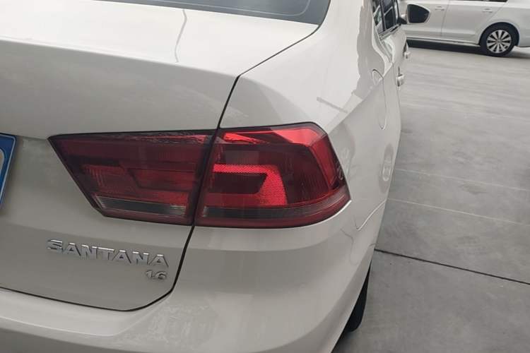 Used Volkswagen Santana 2015 1.6L Manual Comfort Edition Right Rear Taillight