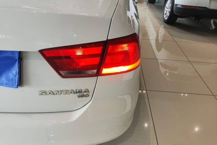 Used Volkswagen Santana 2015 1.6L Automatic Fashion Edition Right Rear Taillight