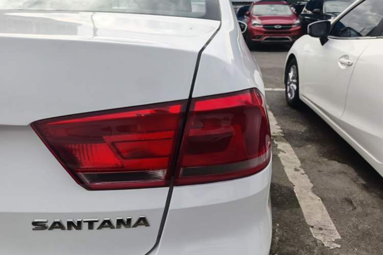 Used Volkswagen Santana 2015 1.6L Manual Comfort Edition Right Rear Taillight