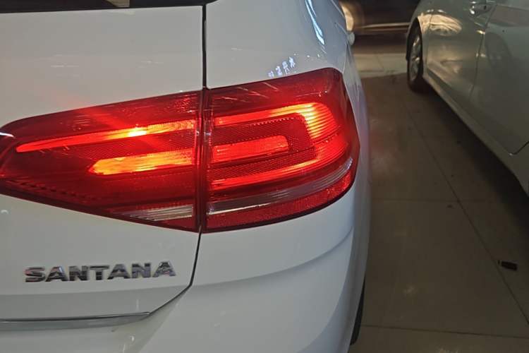 Used Volkswagen Santana 2015 Haval H6 1.6L Automatic Comfort Model Right Rear Taillight