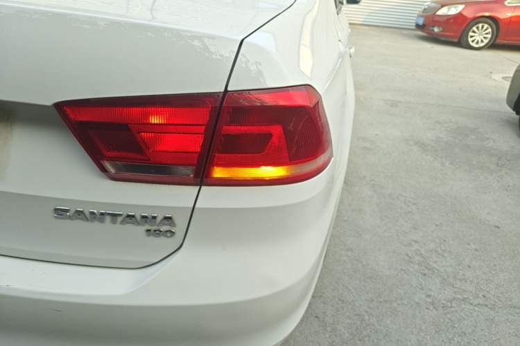 Used Volkswagen Santana 2015 1.6L Manual Fashion Edition Right Rear Taillight