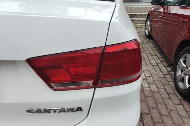 Used Volkswagen Santana 2015 1.6L Automatic Comfort Edition Right Rear Taillight