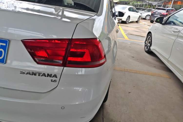 Used Volkswagen Santana 2015 1.6L Automatic Comfort Edition Right Rear Taillight
