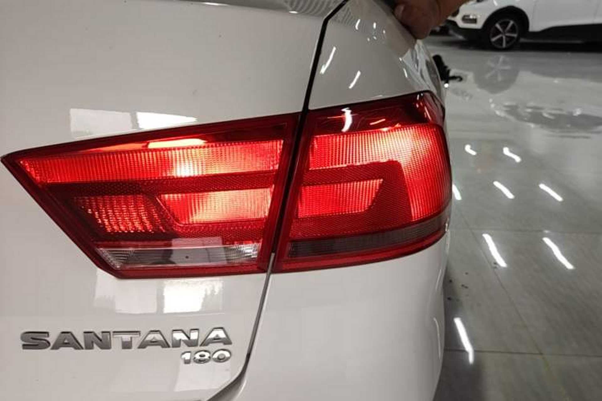 Used Volkswagen Santana 2015 1.6L Automatic Fashion Edition Right Rear Taillight