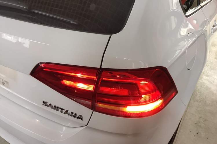 Used Volkswagen Santana 2015 Haval H6 1.6L Automatic Luxury Model Right Rear Taillight