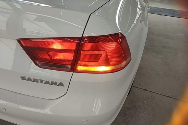 Used Volkswagen Santana 2015 1.4L Manual Fashion Edition Right Rear Taillight