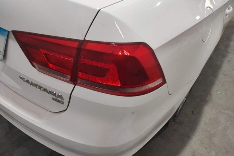 Used Volkswagen Santana 2015 1.6L Automatic Fashion Edition Right Rear Taillight